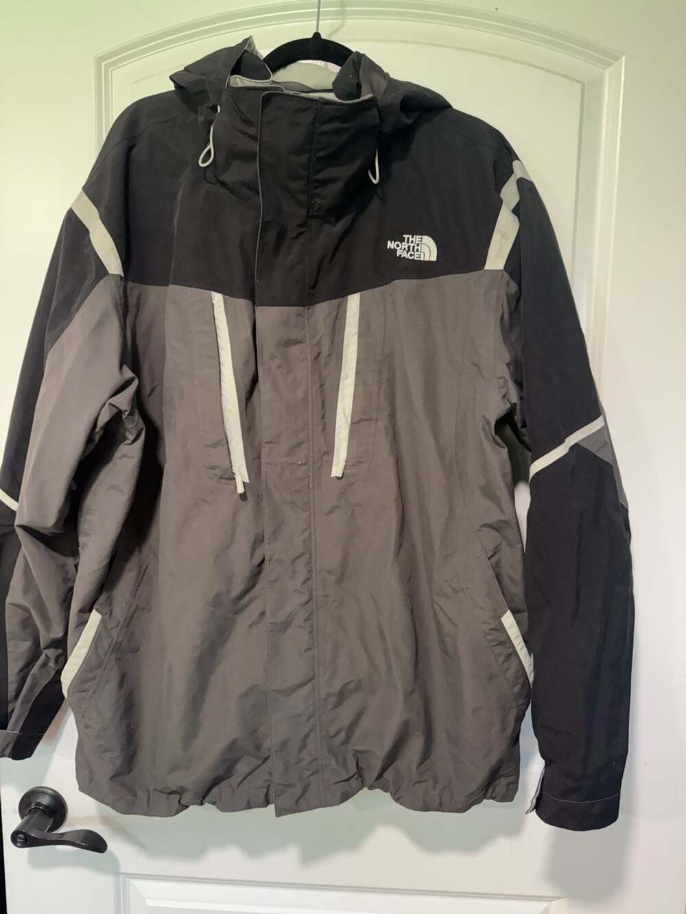 The North Face HyVent Waterproof Hooded Ski Rain Jacket Black Gray Men’s XL